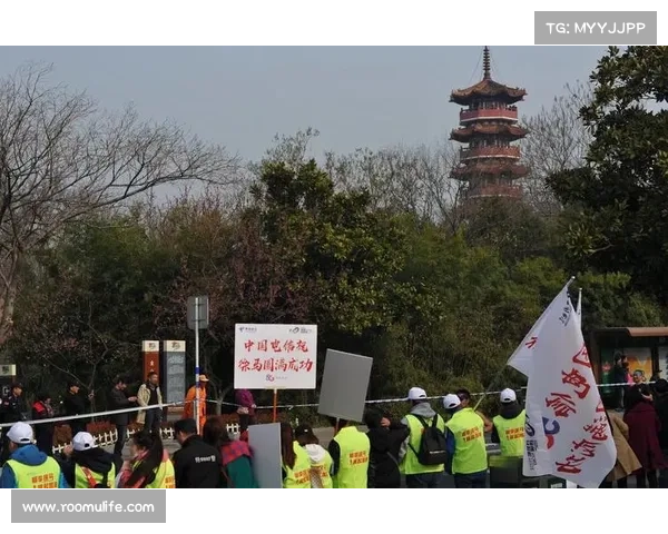 2017年徐州马拉松赛事盛大开幕吸引了全国各地的跑步爱好者热情参与 2017年徐州马拉松赛事盛大开幕吸引了全国各地的跑步爱好者热情参与